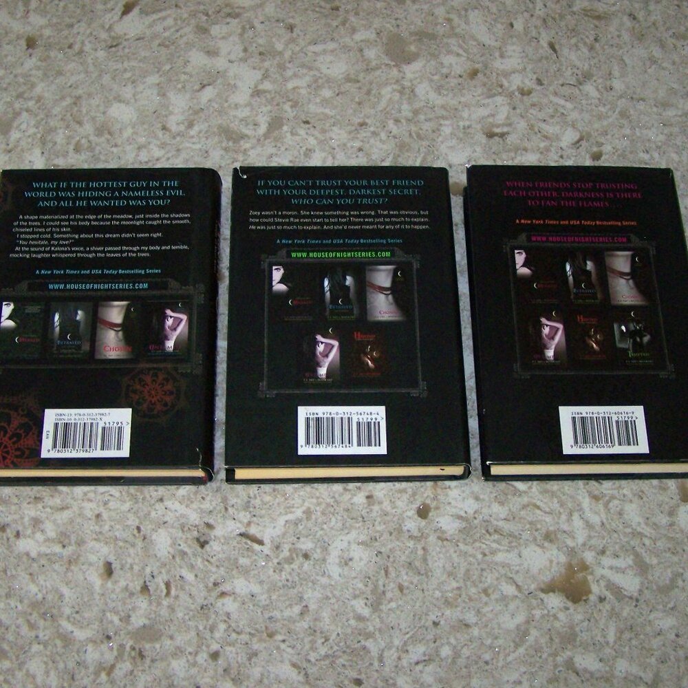 A House of Night Novels - P.C. Cast & Kristen Cast - Picture 5 of 5